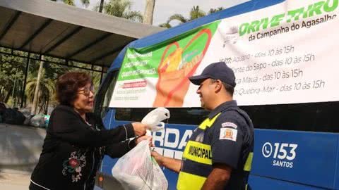 Drive-thrus ampliam adesão à Campanha do Agasalho em Santos - Imagem: reprodução Prefeitura de Santos