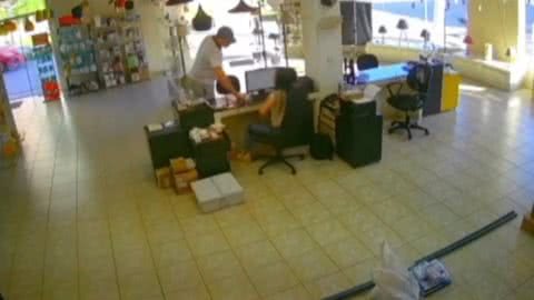 O caso aconteceu em uma loja de equipamentos de iluminação na Avenida Presidente Kennedy, no bairro Tupi - Imagem: reprodução redes sociais