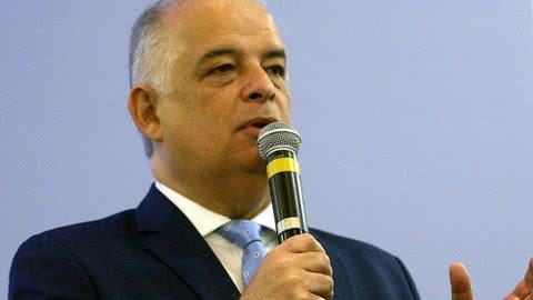 Ministro Márcio França faz entrega da obra de recuperação da Ponte de Inspeção Naval em Santos - Imagem: reprodução Twitter