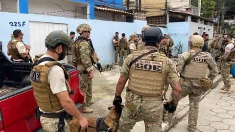 Foram apreendidas 22 armas de fogo, entre elas pistolas e fuzis - Imagem: reprodução redes sociais