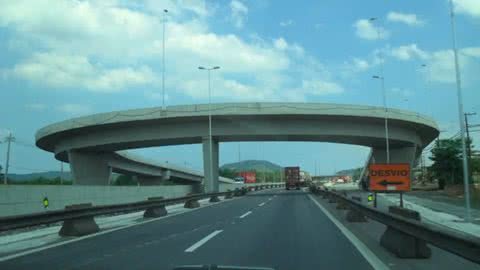 O veículo caiu de cima do viaduto e parou no km 2.800 da Rodovia Cônego Domênico Rangoni - Imagem: Creative Commons