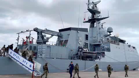 O navio vai atracar com uma grande quantidade de equipamentos e tropas de fuzileiros - Imagem: Marinha do Brasil