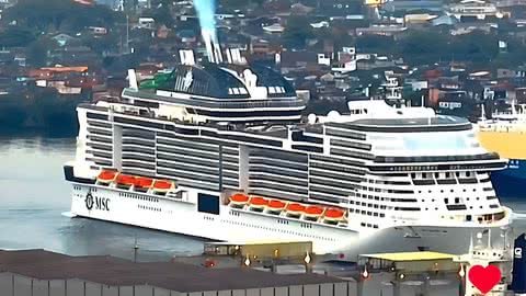 Um piloto profissional de drone registrou a manobra do navio MSC Grandiosa - Imagem: Instagram/ @drone.r7