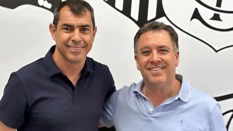 Carille chega com a função de rever e redefinir o elenco junto com a nova gestão - Imagem: Instagram/ @santosfc