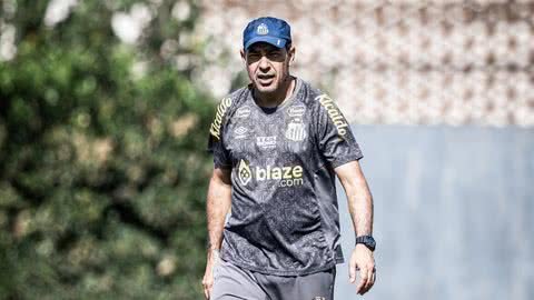 Carille pode repetir time do Santos pelo segundo jogo consecutivo - Imagem: Flickr/Santos