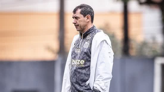 Carille deve realizar apenas uma alteração em comparação com o time que bateu o Ituano na Vila Belmiro, por 2 a 0 - Imagem: Flickr/Santos