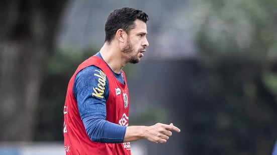 Giuliano conseguiu atuar por 90 minutos pelo Santos em oito jogos na temporada - Imagem: Flickr/Santos