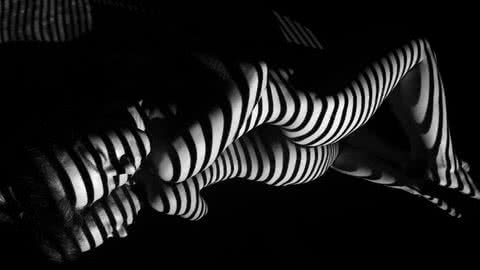 Garota de programa comenta prazeres ao redor do Porto de Santos - Imagem: Reprodução/Freepik