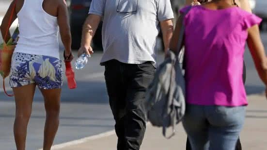 Brasil enfrenta fortes ondas de calor: Inmet emite alerta urgente até quarta-feira - Imagem: Reprodução / Bruno Peres / Agência Brasil