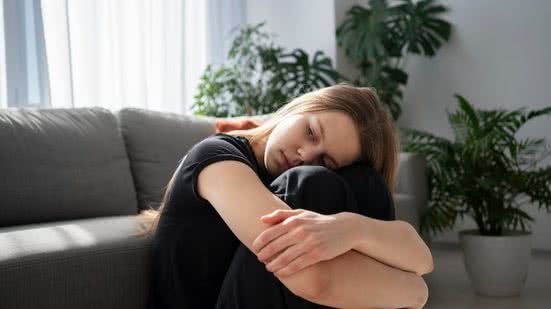 A identificação precoce de sintomas é um passo essencial para garantir que os indivíduos recebam o apoio necessário - Imagem: Freepik