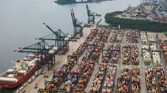Diferentes empresas estão contratando para trabalhar no Porto de Santos - Imagem: Divulgação/ Porto de Santos