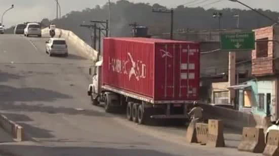 Investigações sobre as causas do acidente estão sendo conduzidas pela Delegacia Sede da cidade - Imagem: Reprodução/TV Tribuna