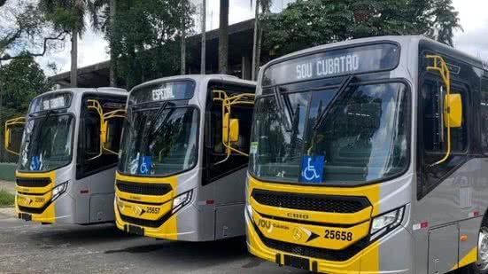 Eles são adaptados para cadeirantes, além de contarem com ar-condicionado e tecnologia avançada - Imagem: Reprodução/ Prefeitura de Cubatão