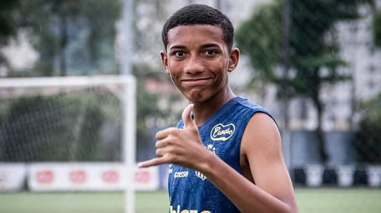 Neymar, ídolo do Santos, 'apadrinhou' Juninho e cita que foi cuidado pelo pai do jovem e que agora, era a vez de cuidar dele - Imagem: Raul Baretta/ Santos FC