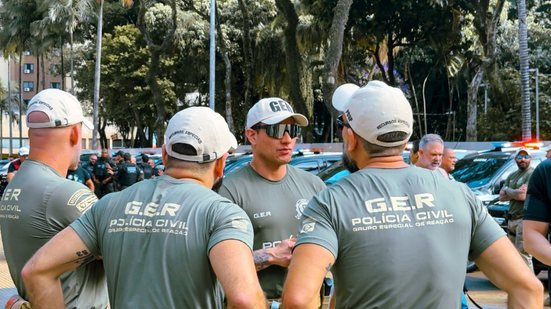 A Operação Big Mobile da Polícia Civil de SP visa desarticular redes de receptação de celulares roubados, com resultados expressivos - Imagem: Divulgação/ Polícia Civil