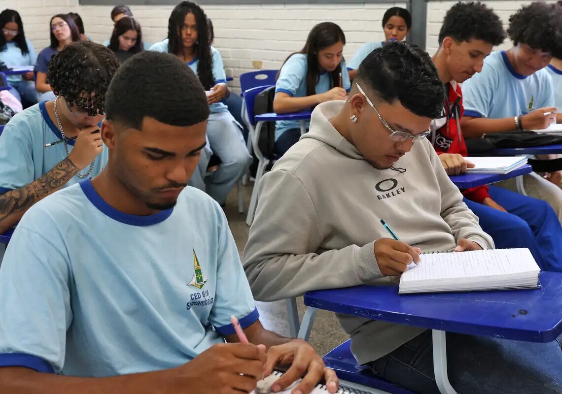 MEC orienta escolas na escolha de livros didáticos para o ensino médio