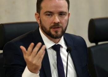 Orçamento de 2026 tem meta de superávit de R$ 34,3 bilhões