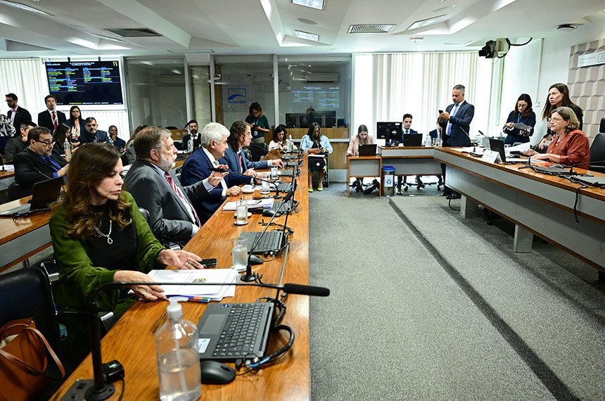 CE analisa mais verbas para escolas com atividades em dias não-letivos — Senado Notícias