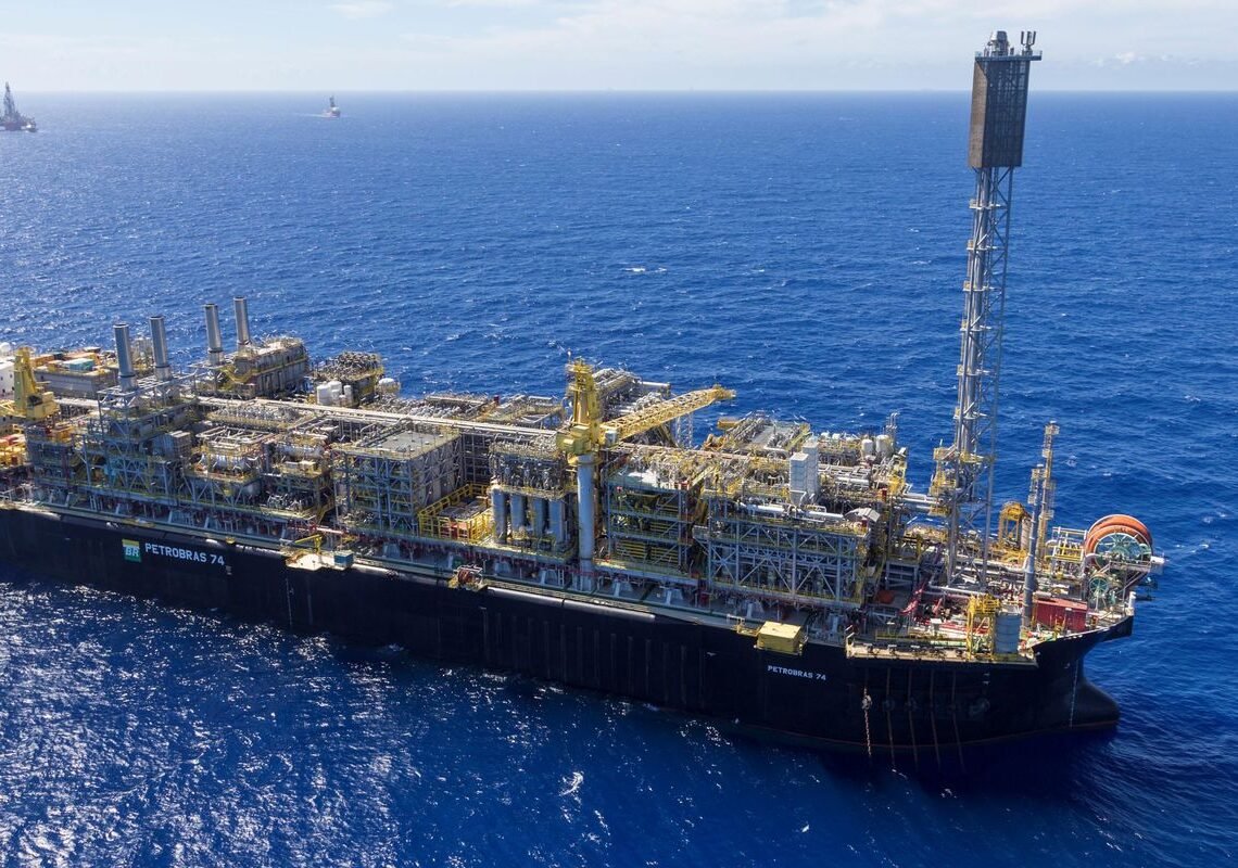 Petrobras libera início da construção de quatro navios