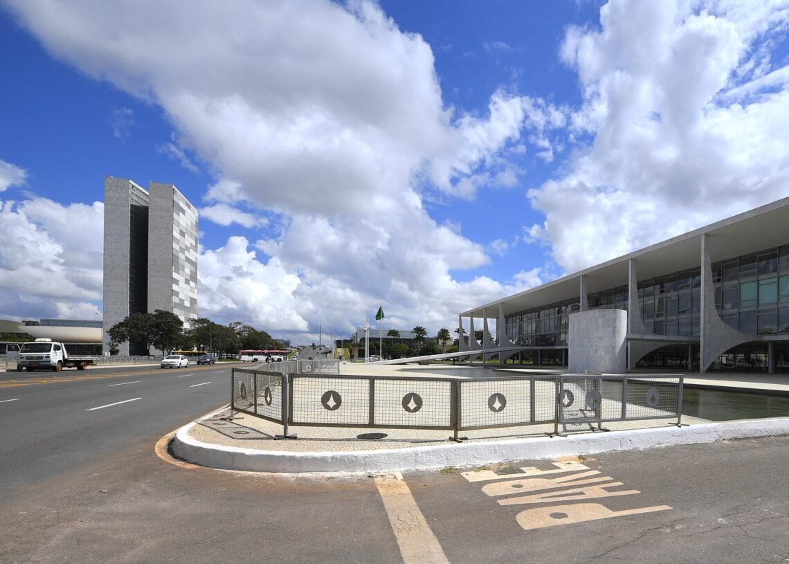 Governo projeta crescimento de 2,44% em 2026 e salário mínimo de R$ 1.631 — Senado Notícias