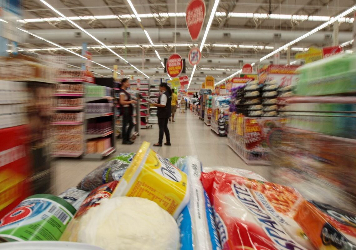 Prévia da inflação oficial de agosto recua 0,14%, diz IBGE