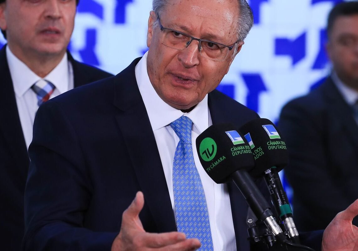 Na Câmara, Alckmin pede urgência em propostas sobre exportações