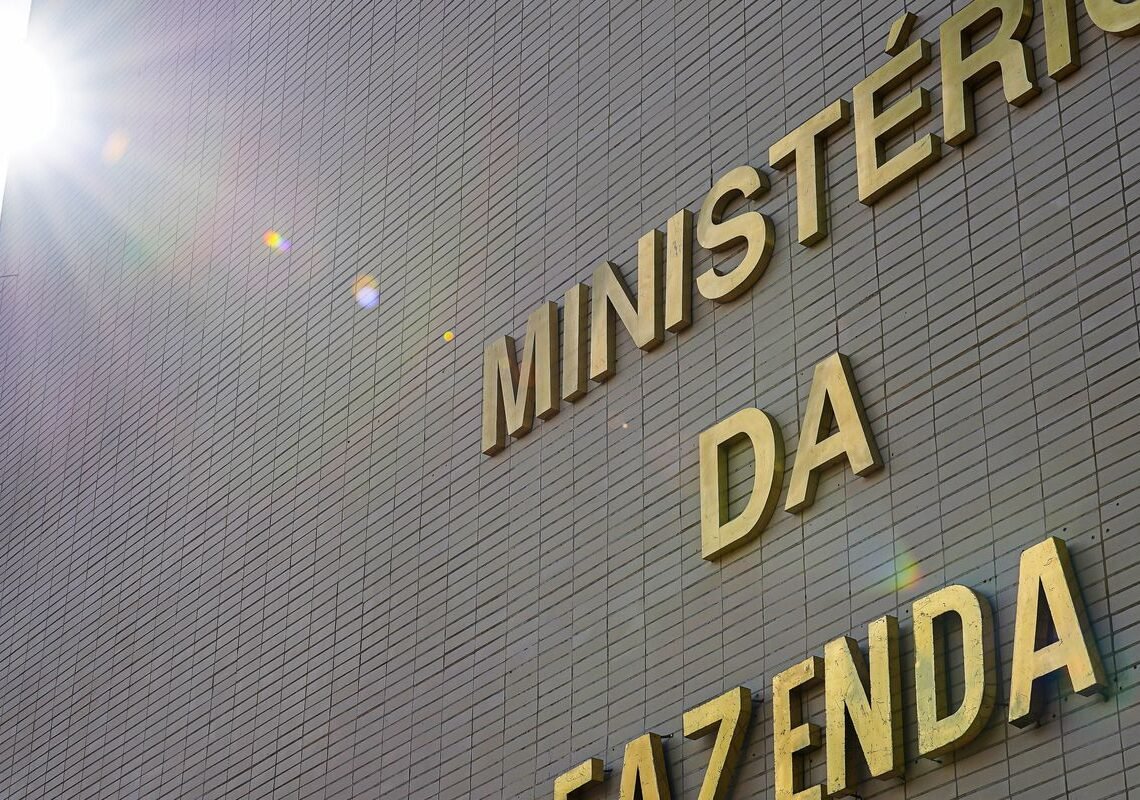 Despesas federais poderão crescer até R$ 168 bi em 2026