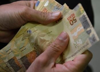 Proposta do Orçamento de 2026 prevê salário mínimo de R$ 1.631