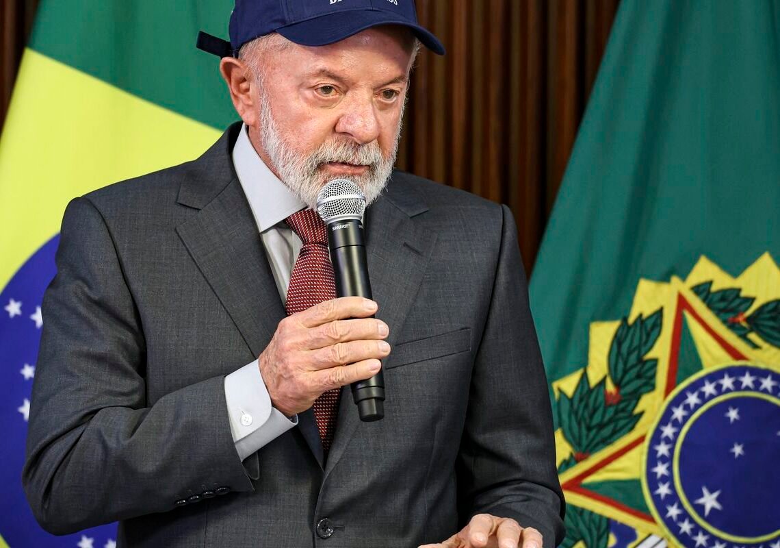 Lula defende regulação de big techs durante reunião ministerial