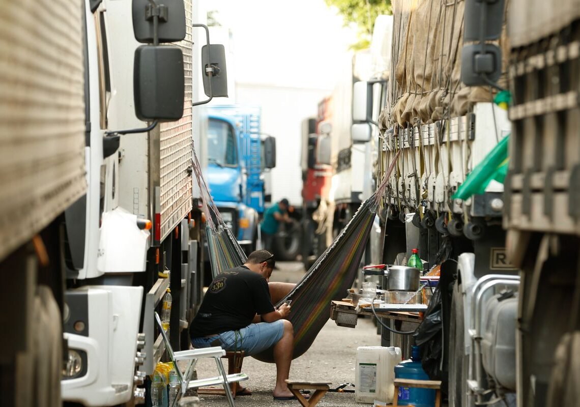 Unidades de saúde para caminhoneiros ficarão em postos nas rodovias