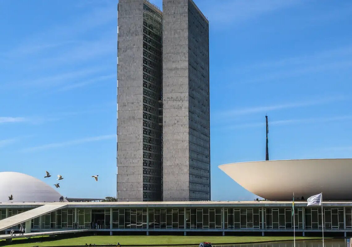 Senado aprova pena maior a quem fornecer drogas ou bebidas a menores