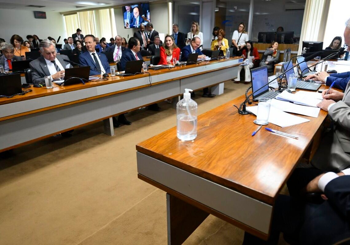 Comissão do Senado aprova isenção do IR para quem ganha até R$ 5 mil