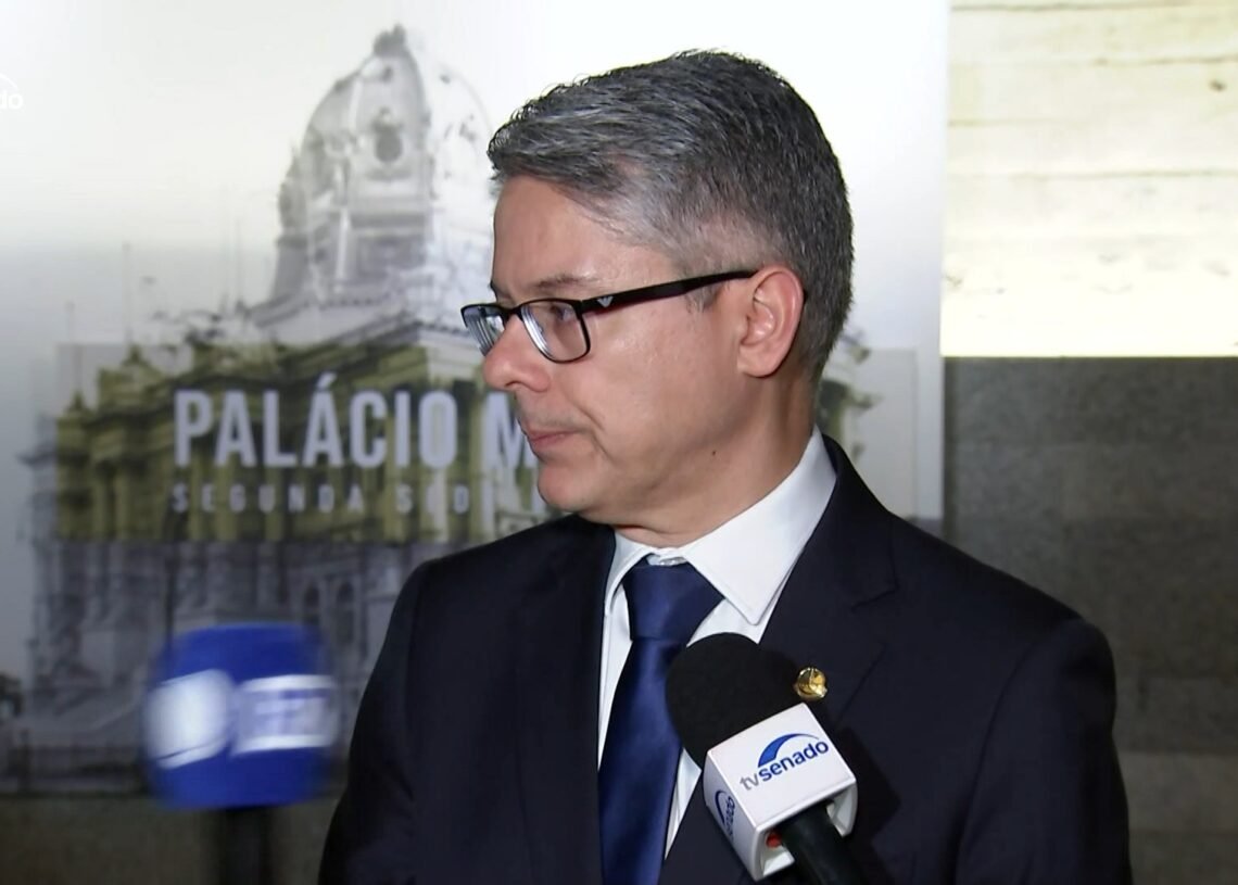 Alessandro Vieira diz que apresentará relatório que rejeita PEC do Mandato — Senado Notícias