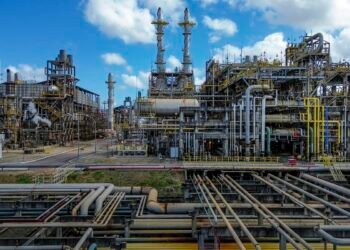 Faturamento da indústria subiu 5% em 2025, mostra CNI