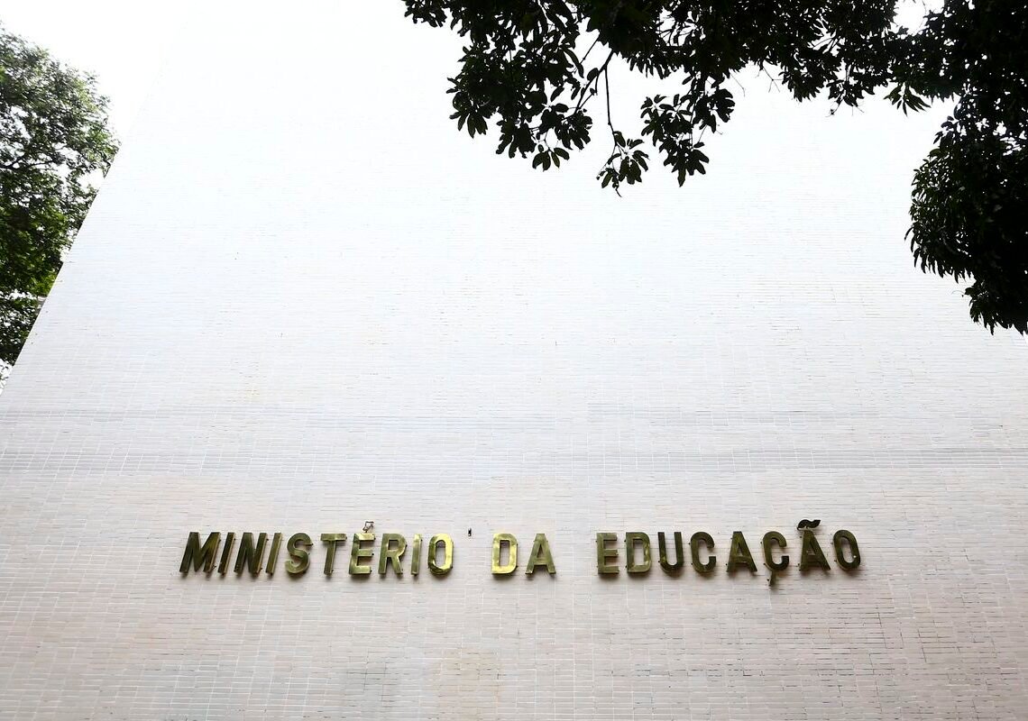 Sai lista de cursos superiores semipresenciais autorizados pelo MEC