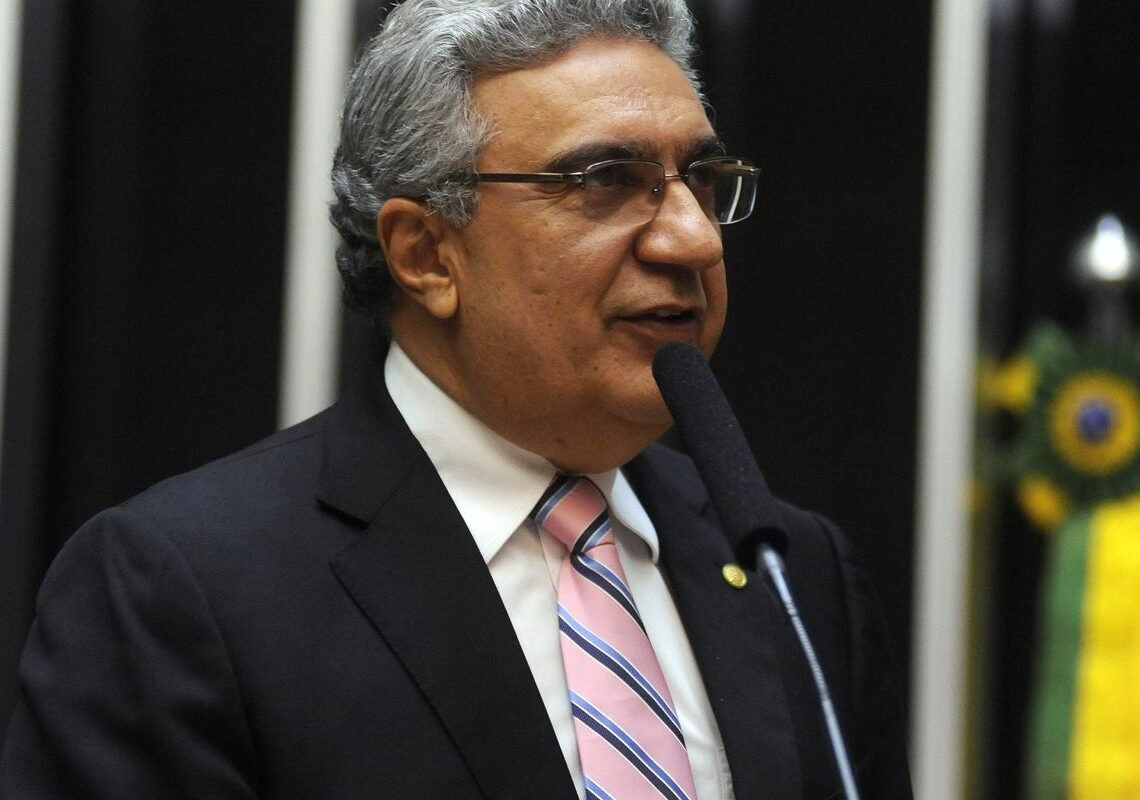 Laurez Moreira assume governo do Tocantins e exonera secretários