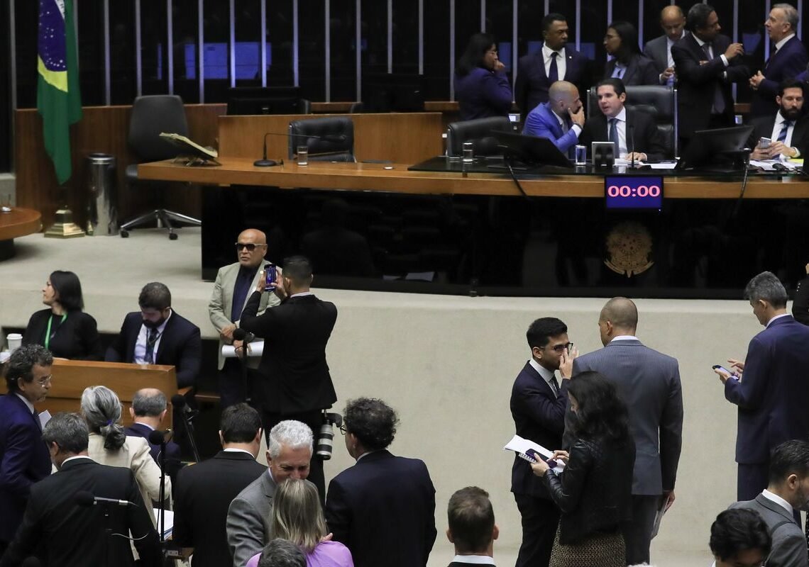 Aprovada urgência de PL que libera R$ 1,5 bi para saúde e educação