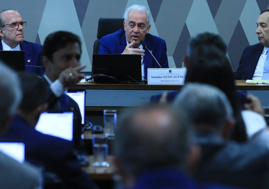 PEC da Blindagem abre portas do Congresso ao crime, diz relator