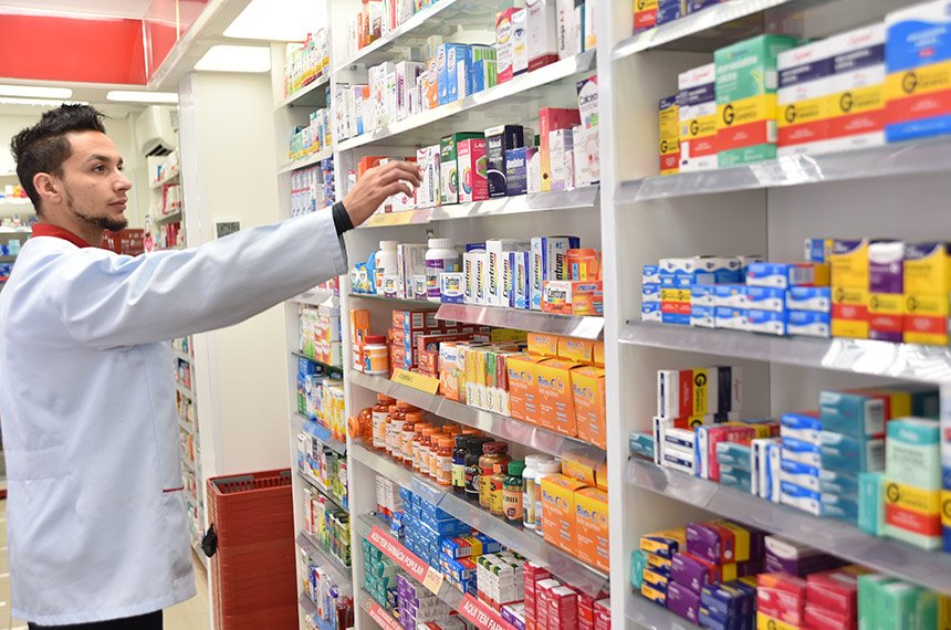 CAS vota projeto que libera venda de remédio em supermercados — Senado Notícias