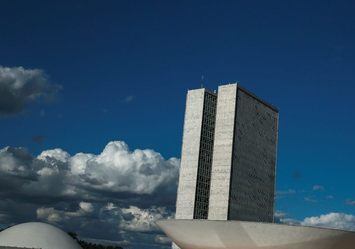CCJ do Senado aprova relatório que regulamenta reforma tributária