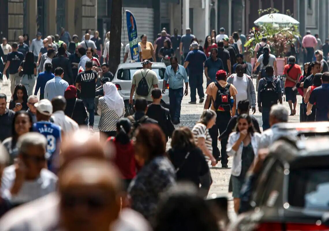 Mais de 6,5 milhões de famílias deixaram linha da pobreza em 2 anos