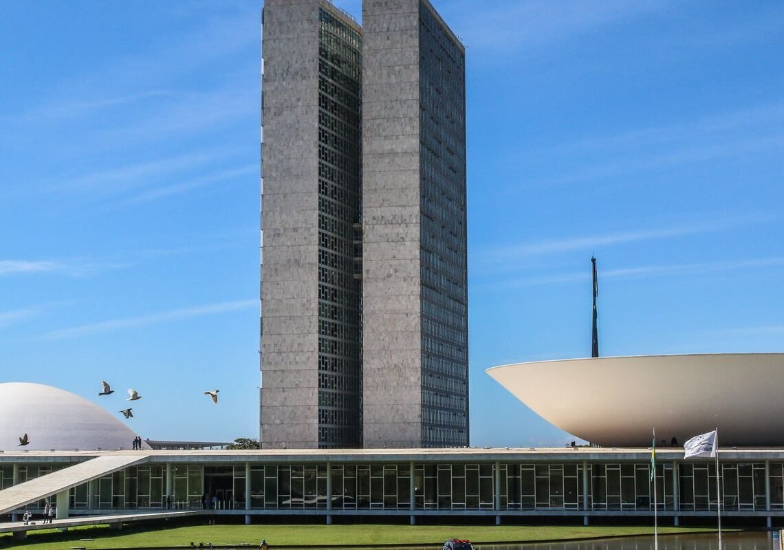 “Combinaram não enxergar nada”, diz advogado sobre descontos do INSS