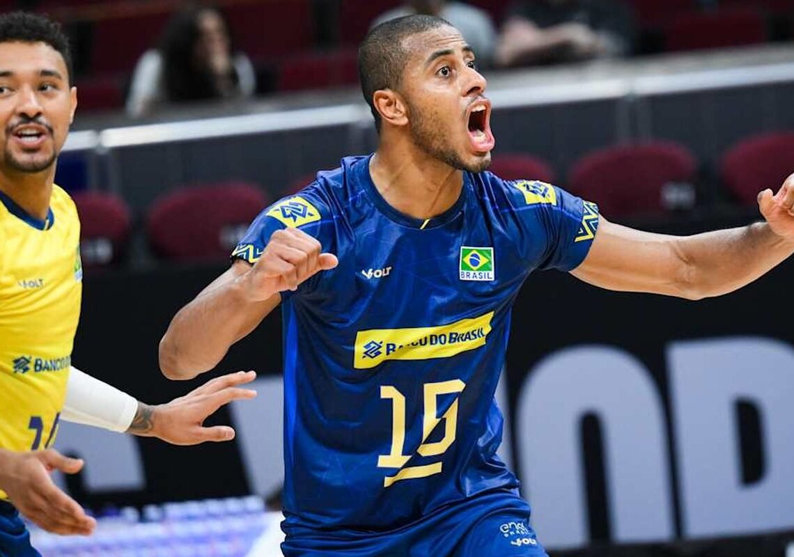 Brasil volta a vencer no Mundial e se garante nas oitavas de final