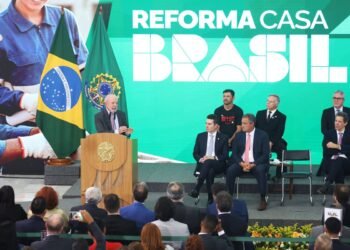 Lula lança programa de reforma de casas e defende ação para invisíveis