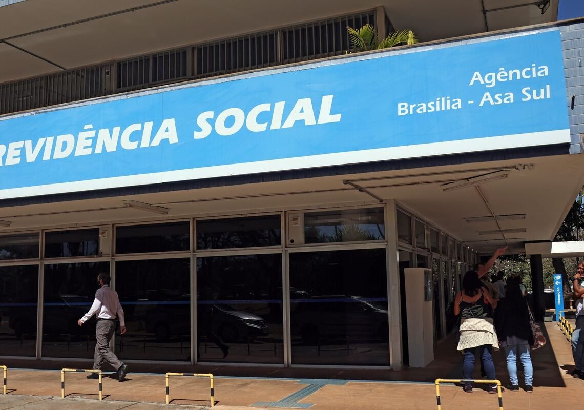 INSS suspende programa de redução de fila por falta de verba