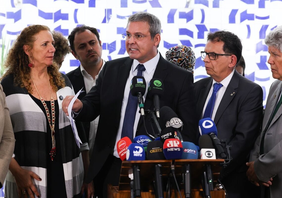 Operação policial no Rio tem críticas e defesas de deputados federais