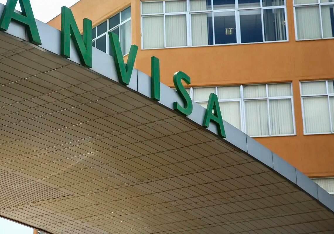 Anvisa suspende ampolas de glicose e importação de radiofármacos