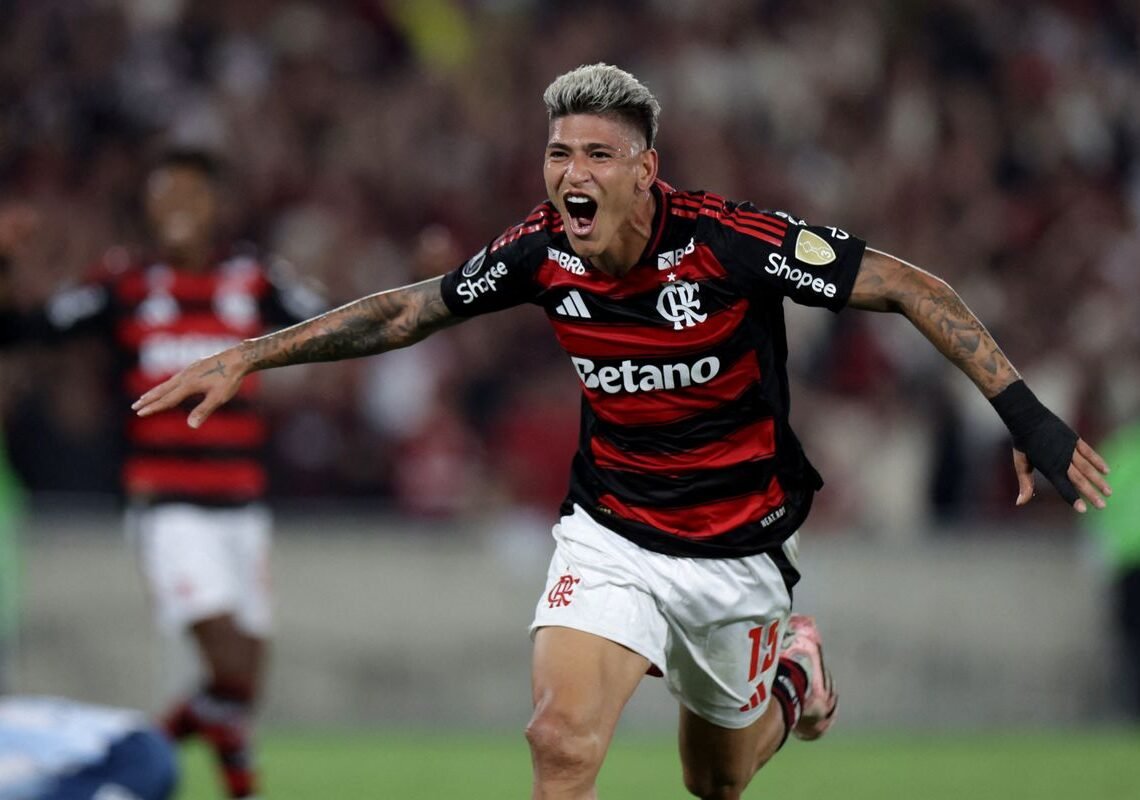Carrascal decide e Flamengo fica em vantagem na semi da Libertadores