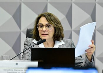 CE debate projeto que proíbe alterações e adaptações no texto da bíblia — Senado Notícias