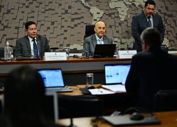 CCT aprova outorgas a 12 emissoras de rádio em quatro estados — Senado Notícias